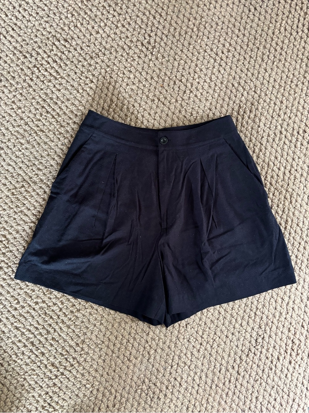 Jenni Kayne Black High-Waist Pleated Shorts Size 8